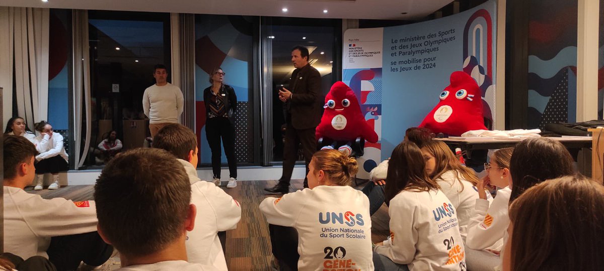 pepanier's tweet photo. 🙏 #Acccueil qui a permis de leur présenter le fonctionnement d'un cabinet/administration centrale @Sports_gouv avec la #DS @DIGES_fr et @education_gouv avec #DJEPVA @Injep @snujemengage @ServiceCivique @Agence_du_Sport lien ac fédérations, services, @GRAND_INSEP #citoyens https://t.co/dyR6fOBkoE