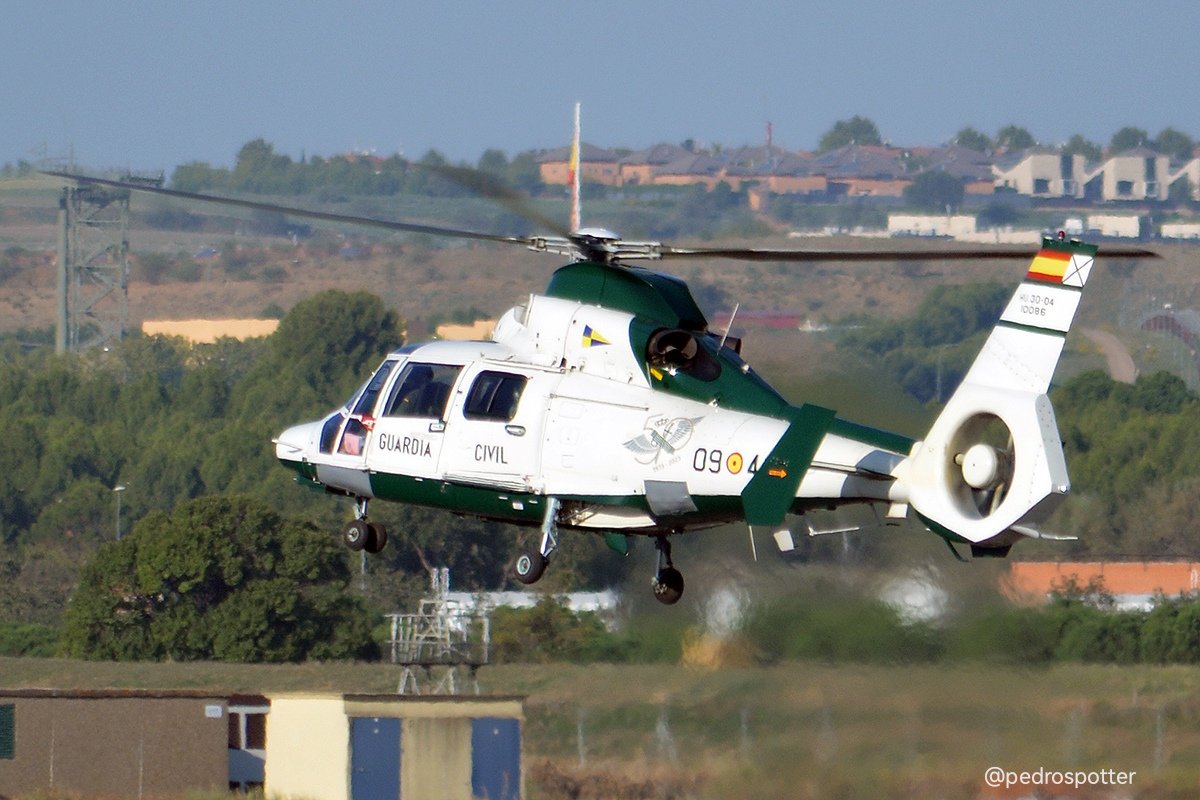 #BuenosDias #spotters
🏚️#BaseAerea de #Torrejon
📆#12Octubre
📷#spotterday #DFN23
🚁
#Eurocopter #AS365N3
#Dauphin2
(HU.30-04-10086 / 09-404) 
#ServicioAereo @guardiacivil #SAER
🚁
#aviation #avgeek #planespoting
#GuardiaCivil #spotter #aviation4u  @Web_AME #aviationphotography