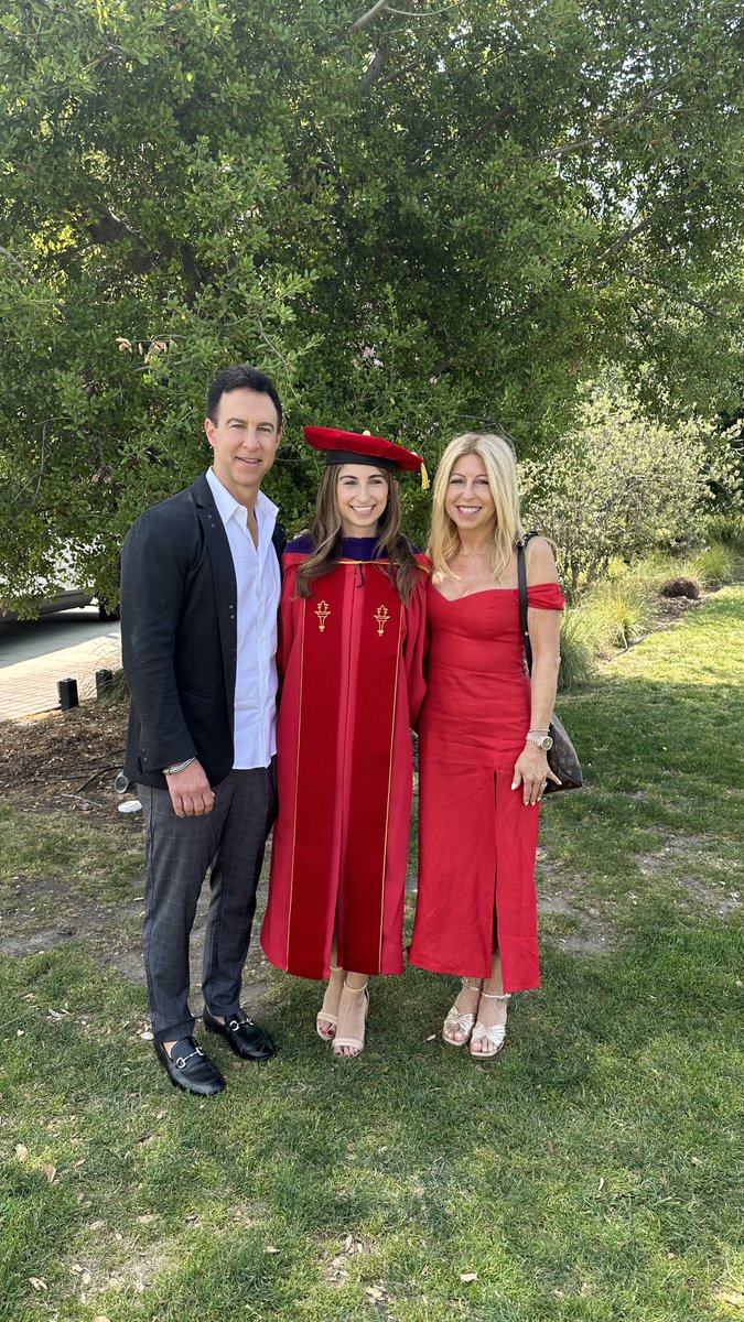 JZgoneshopping's tweet image. Incredibly proud of ⁦@carlizim14⁩ for passing the California Bar!!! #barexam #californiastatebar #lawyer #attorney