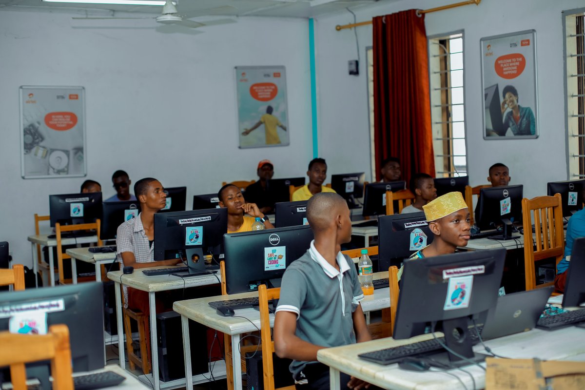 DTBi_tz's tweet image. The @dtbi in collaboration with @airtel_tanzania through #Fursalabprogram organizing training on #arduinoprogramming to empower students from kijitonyama who are the first beneficiaries of the program, to become future ready through early exposure to coding and robotics.