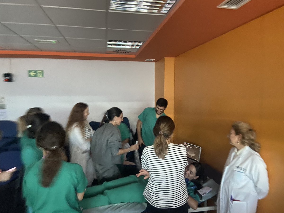 MedInternaHUPDH's tweet photo. Éxito de asistencia e interés en el curso de ecografia impartido por medicina interna en HUPHM. Gracias a todos por la asistencia y la implicación! Repetiremos pronto!!!!
@esthermonteroh @martinezvera92 @JAVargas_ https://t.co/zaFZ65NbbV