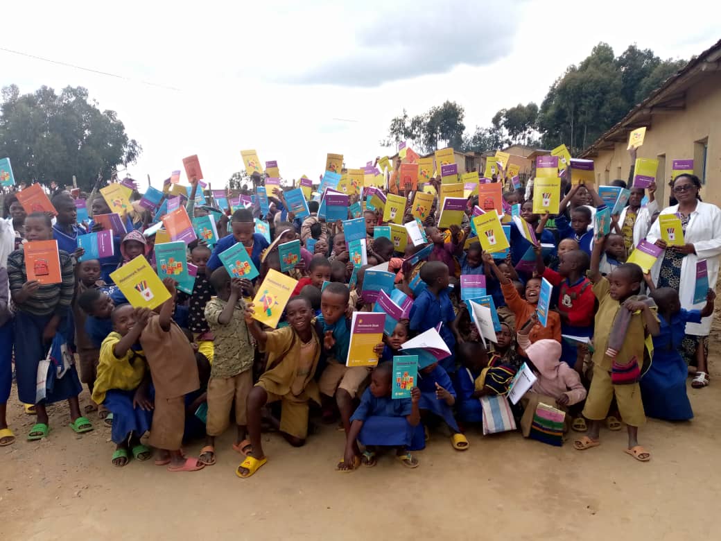 NZEYIMANAJeand3's tweet photo. Pupils with their #termly homework books that will help them to be engaged in their daily lessons.This will make #learning more engaging, practical&amp; effective.Pupils will have more practice opportunities.
#RwandaEQUIPSchools @Rwanda_Edu @REBRwanda @cuwajeneza @gtwagirayezu https://t.co/vMr1ZaMp0o