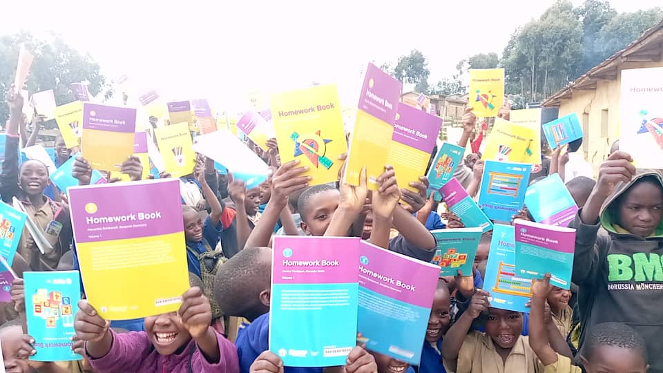 NZEYIMANAJeand3's tweet photo. Pupils with their #termly homework books that will help them to be engaged in their daily lessons.This will make #learning more engaging, practical&amp; effective.Pupils will have more practice opportunities.
#RwandaEQUIPSchools @Rwanda_Edu @REBRwanda @cuwajeneza @gtwagirayezu https://t.co/vMr1ZaMp0o