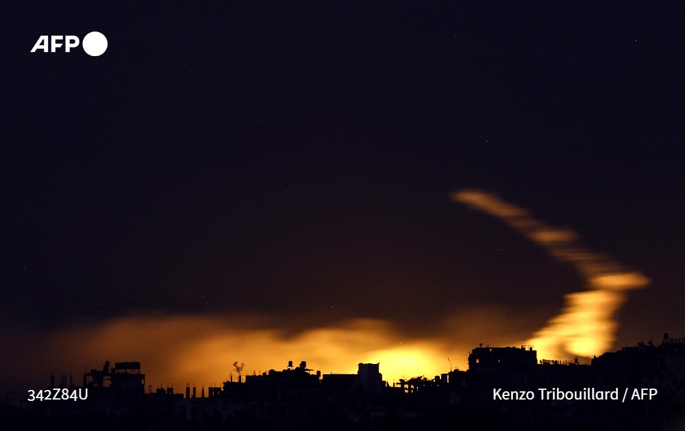 وافقت #إسرائيل على لزوم هدنة يومية لبضع ساعات في شمال قطاع #غزة للسماح للمدنيين الفلسطينيين بالخروج من المنطقة التي تشهد معارك عنيفة مع حركة حماس، مستبعدة في المقابل وقف إطلاق نار.

u.afp.com/53A7 #فرانس_برس

✍️ <a href="/zaanoona/">Adel Zaanoun</a> <a href="/AnujChopra/">Anuj Chopra</a> 
📸 <a href="/saidkhatib/">said khatib</a> <a href="/Kenzotribou/">Kenzo Tribouillard</a>