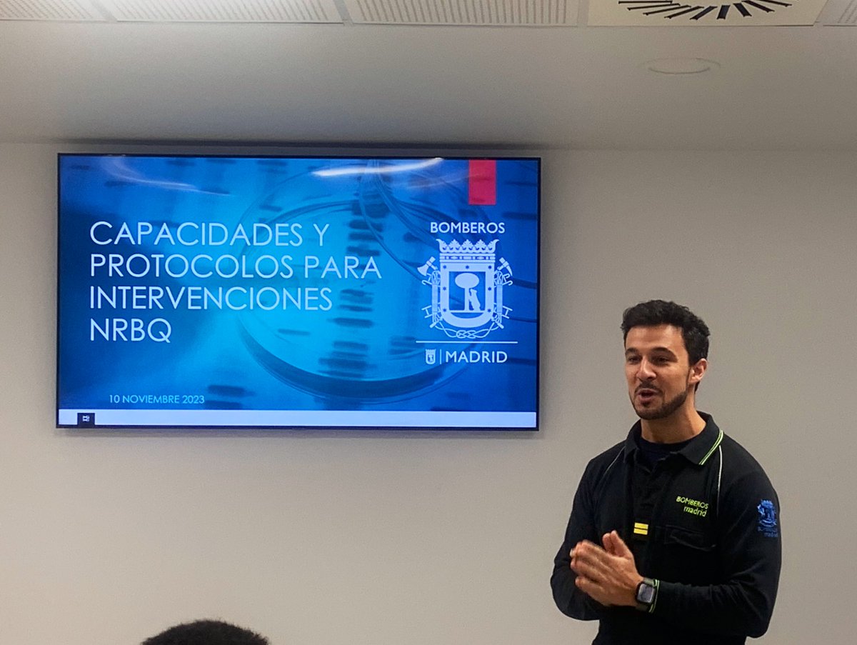 Hoy Álvaro Macías, oficial de bomberos de @BomberosMad y jefe de la zona Norte, nos ha explicado los protocolos y capacidades del cuerpo de bomberos ante alertas NRBQ (nuclear, radiológica, biológica o química). ¡Muchas gracias Álvaro!