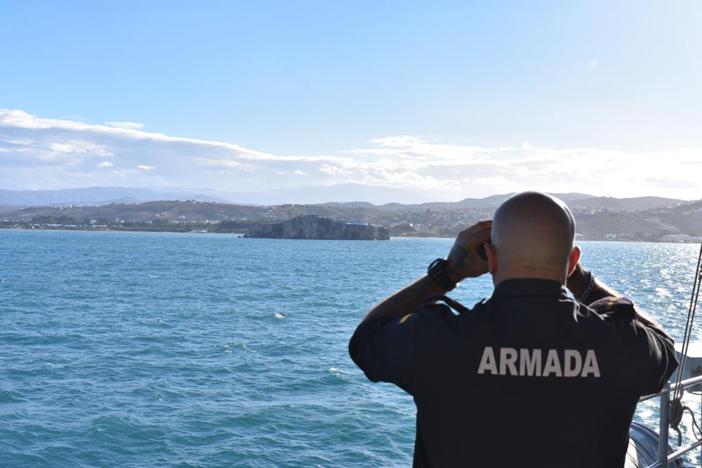 EMADmde's tweet photo. El patrullero de altura #Atalaya  integrado en el Mando Operativo Marítimo, bajo control operativo del #MOPS, realiza labores de vigilancia y presencia naval en aguas del peñón de Vélez, Alhucemas y Chafarinas de soberanía nacional 🇪🇸 #OpsPVD @Armada_esp https://t.co/JdfMrNUz2c