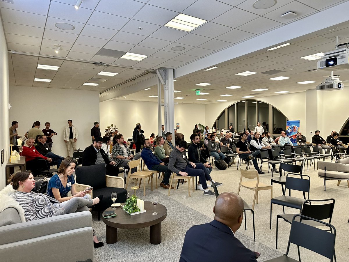 Incredible night in SF with <a href="/GenAICollective/">The (Gen)AI Collective • now @AICollectiveCo</a> at <a href="/SHACK15sf/">SHACK15</a> thanks to <a href="/Fidelity/">Fidelity Investments</a> &amp; <a href="/AWSstartups/">AWS Startups</a> 🙌 Good people, great conversations, and a lot of fun. All part of our 3 city roadshow this week for our @RaizCapital #XLR8 founders!