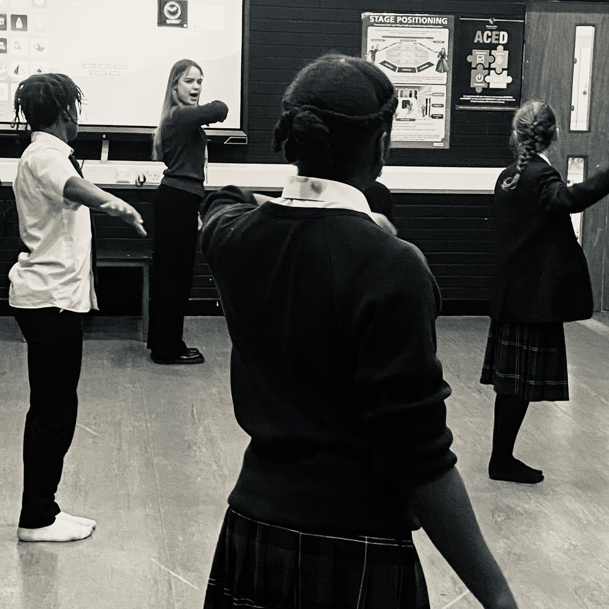 RodingDrama's tweet image. #TeamDrama is all about empowering our learners. Check out Ruby (Y13) and Jasmine and Natalie (Y12) as they teach the #MaryPoppinsJr cast their routines #StudentLeadership @RodingValleyHS @ChelmsfordThe