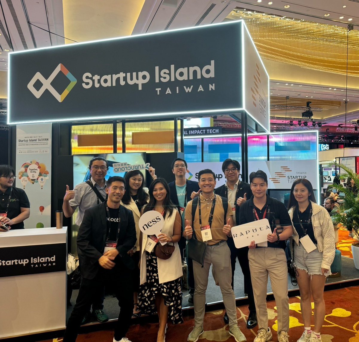 Raputa_official's tweet photo. Here we are with other representatives at SWITCH 2023 - Startup Island TAIWAN. As you might have guessed, Aaron, our CEO, is holding our sign! 🌟 We had a blast making connections with other startups and meeting some movers and shakers. https://t.co/r9aNLH1dwz