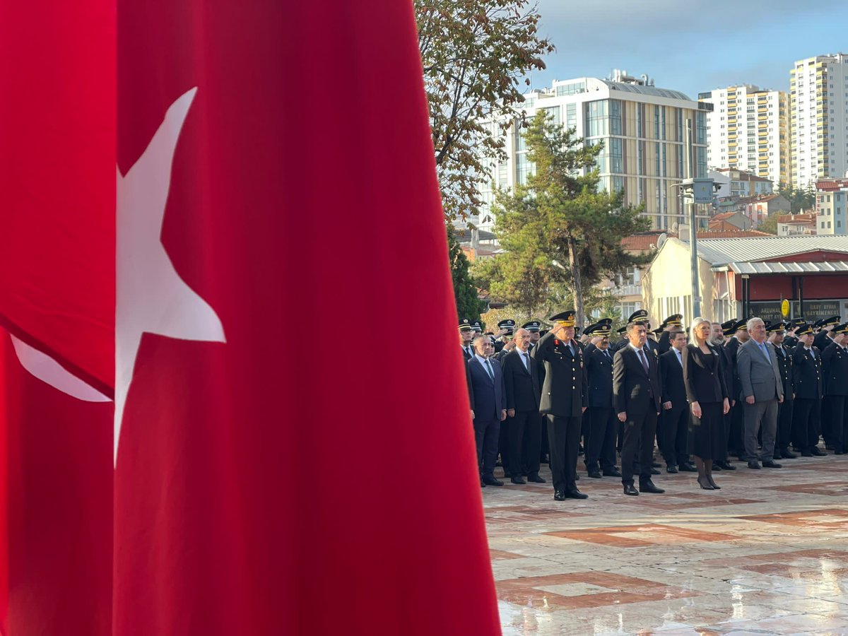 akkadinbilecik's tweet photo. Cumhuriyetimizin kurucusu Gazi Mustafa Kemal Atatürk’ü vefatının 85. yılında saygı ve rahmetle yâd ediyoruz.
Cumhuriyet Meydanında gerçekleşen #10Kasım törenine İl Kadın Kolları Başkanımız @HasitMutlu  Yönetim Kurulu Üyelerimiz ve teşkilatımızla birlikte katılım sağladık. https://t.co/ZcEbuSWkg2