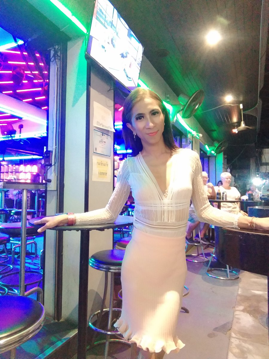 momencolourgray's tweet photo. #สุดสัปดาห์นี้!!!ว่างๆเหงาๆเบื่อๆแวะมารี��ลคนั่งดื่มพร้อมมีวงดนตรัสดเพลงไทย-สากล พร้อมสาวๆนั่งดริ๊งที่ Climax Bar ซอยแอลเคเมโทร บัวขาว พัทยา  🙏🤟🍻💵💃👌 https://t.co/fkmUCjxlA3