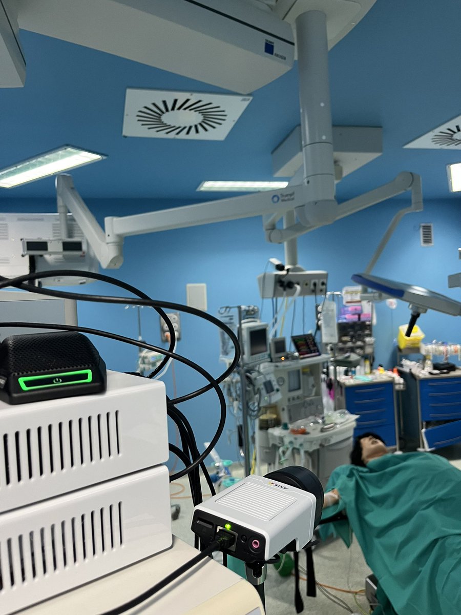 Tarde de simulación In Situ en quirofano, gracias a este equipazo multidisciplinar entrenando situaciones complejas para mejorar la seguridad de nuestros pacientes. <a href="/uit_ciudadreal/">UIT Ciudad Real</a> <a href="/SanidadCLM/">Sanidad CLM</a> <a href="/SanidadCR/">Sanidad Ciudad Real</a>