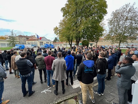 Pour faire mémoire de ceux qui ont donné leur vie pour la France, les collaborateurs de la DR Bourgogne se sont réunis pour un temps de recueillement. #ServicePublic
