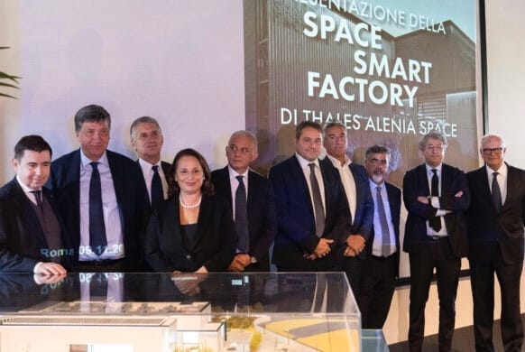 È stata posta la prima pietra della #SpaceSmartFactory di #ThalesAleniaSpace che sorgerà al #TecnopoloTiburtino e sarà operativa entro la metà del 2025  L’investimento è di 100 milioni di euro, incluso l’impegno dell'#ASI attraverso i fondi del #PNRR.