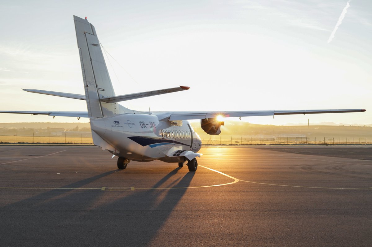 Na Palubě (@npalube) on Twitter photo 📢🇨🇿✈️#L410NG jen na cestě na <a href="/DubaiAirshow/">Dubai Airshow</a> 🤩. Dnes stroj přistane na dubajském letišti. Kunovická „Čtyřistadesítka“ vyrazila do Dubaje coby předvoj 🇨🇿 oficiální účasti. Na největším veletrhu na Blízkém východě se představí 12 🇨🇿 vystavovatelů 👏aerospaceinczech.com/blog/kunovicky… 📢🇨🇿✈️#L410NG jen na cestě na <a href="/DubaiAirshow/">Dubai Airshow</a> 🤩. Dnes stroj přistane na dubajském letišti. Kunovická „Čtyřistadesítka“ vyrazila do Dubaje coby předvoj 🇨🇿 oficiální účasti. Na největším veletrhu na Blízkém východě se představí 12 🇨🇿 vystavovatelů 👏aerospaceinczech.com/blog/kunovicky…