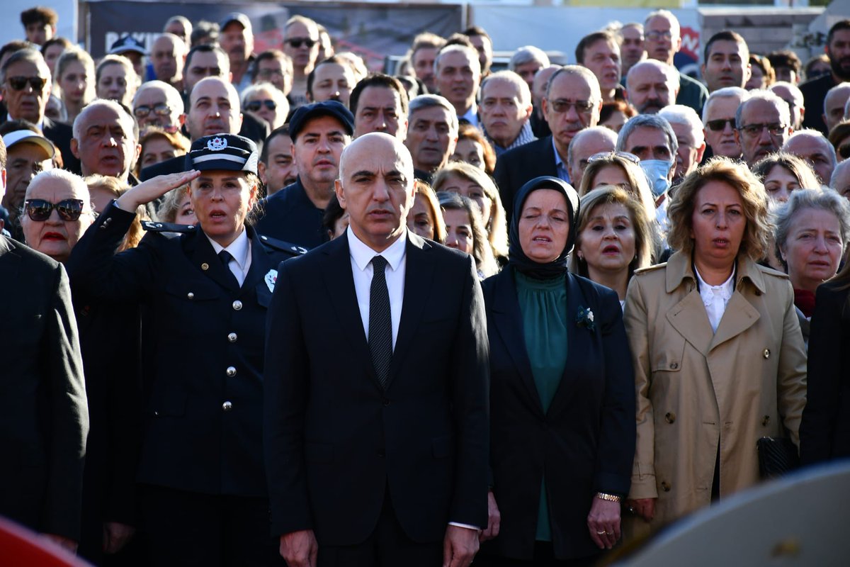 DrKerimoglu's tweet photo. Ulu Önderimiz Mustafa Kemal Atatürk’ün aramızdan ayrılışının yıl dönümünde,Bakırköy Kaymakamımız, Garnizon Komutanımız,Siyasi Parti Temsilcileri, Sivil Toplum Kuruluşları, Muhtarlarımız ve yurttaşlarımızla Atamıza Çelenk sunduk. https://t.co/gvMSYj55Vb