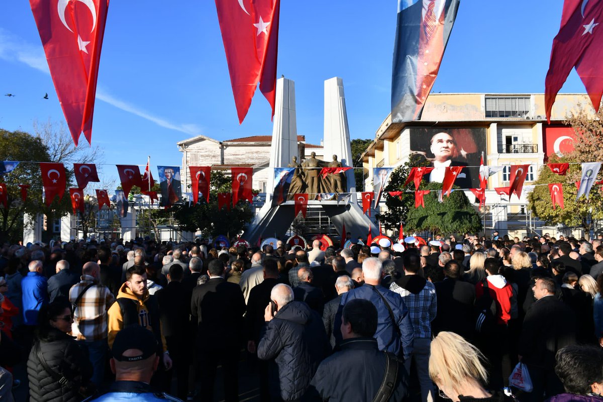 DrKerimoglu's tweet photo. Ulu Önderimiz Mustafa Kemal Atatürk’ün aramızdan ayrılışının yıl dönümünde,Bakırköy Kaymakamımız, Garnizon Komutanımız,Siyasi Parti Temsilcileri, Sivil Toplum Kuruluşları, Muhtarlarımız ve yurttaşlarımızla Atamıza Çelenk sunduk. https://t.co/gvMSYj55Vb