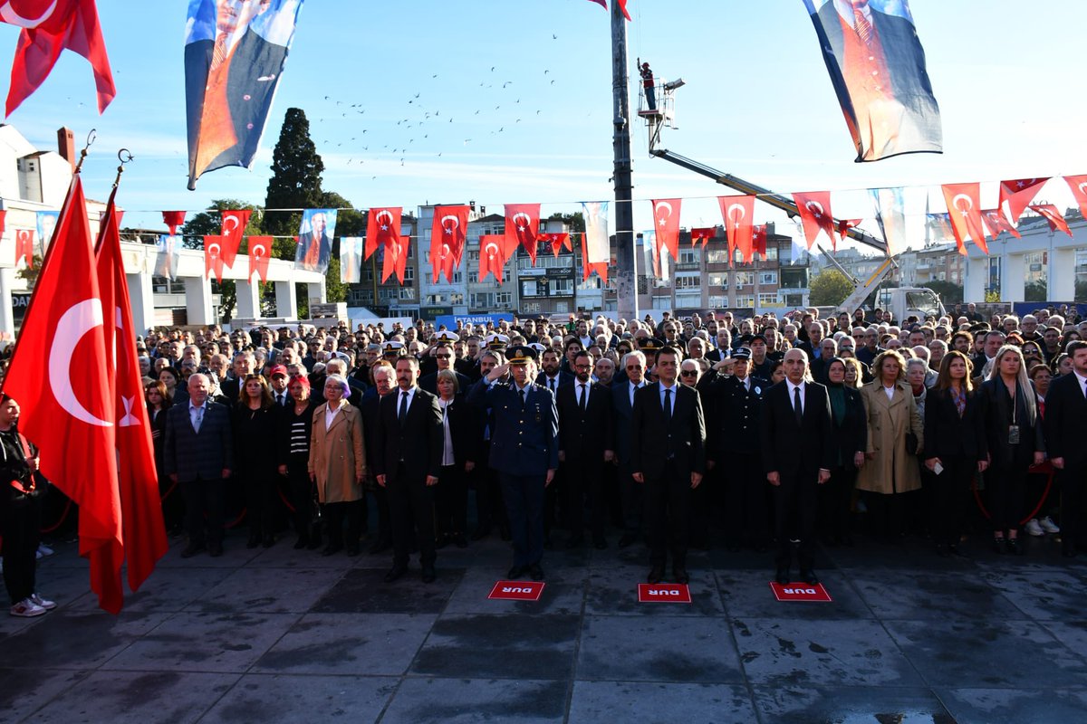 DrKerimoglu's tweet photo. Ulu Önderimiz Mustafa Kemal Atatürk’ün aramızdan ayrılışının yıl dönümünde,Bakırköy Kaymakamımız, Garnizon Komutanımız,Siyasi Parti Temsilcileri, Sivil Toplum Kuruluşları, Muhtarlarımız ve yurttaşlarımızla Atamıza Çelenk sunduk. https://t.co/gvMSYj55Vb