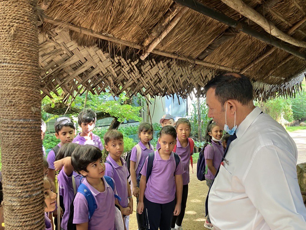 jsyear3's tweet photo. Year 3 exploring their locality - Sri Lanka now and then #BSC #fieldtrips #nugagama https://t.co/LC0JUuYmVb