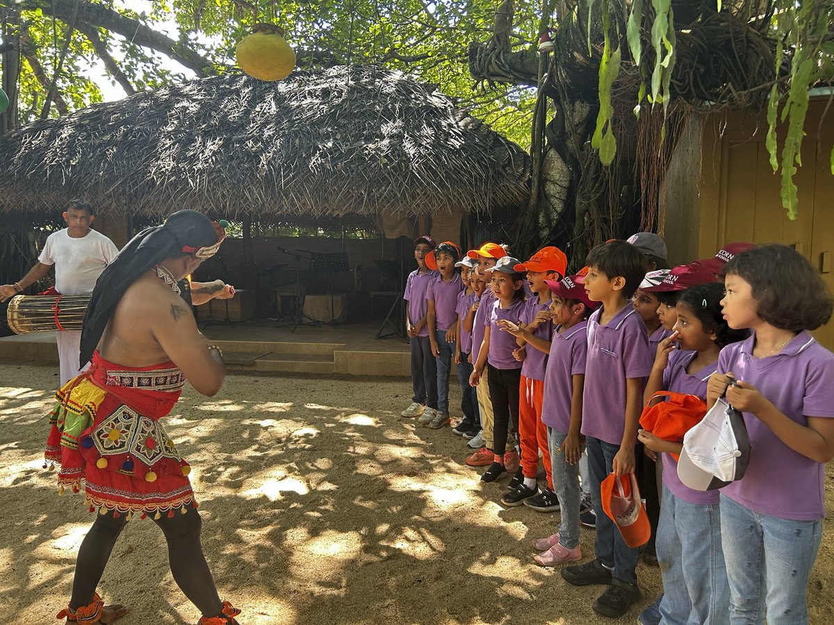 jsyear3's tweet photo. Year 3 exploring their locality - Sri Lanka now and then #BSC #fieldtrips #nugagama https://t.co/LC0JUuYmVb