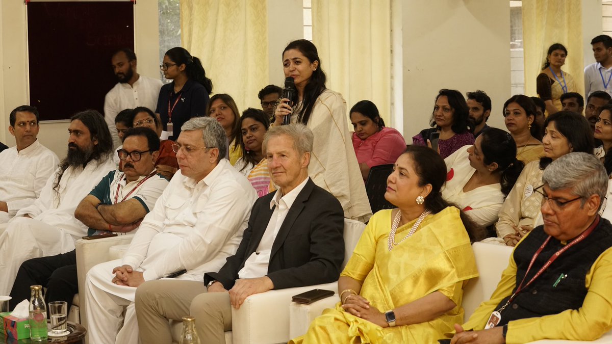 Gurudev's tweet photo. Interacted with over 130 start-up founders &amp; business leaders, and answered questions on leadership, entrepreneurship &amp; resilience building. https://t.co/OAimVIonUp