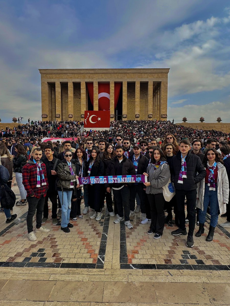uniggistanbul's tweet photo. UNIGG İstanbul 10 Kasım’da Atamızın huzurunda 🖤 

#ÖlümBileSilemediSeni
#10Kasım
#ÜniversiteliTrabzonsporlular https://t.co/gQyBBcbvxm