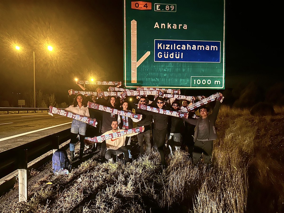 uniggistanbul's tweet photo. UNIGG İstanbul 10 Kasım’da Atamızın huzurunda 🖤 

#ÖlümBileSilemediSeni
#10Kasım
#ÜniversiteliTrabzonsporlular https://t.co/gQyBBcbvxm