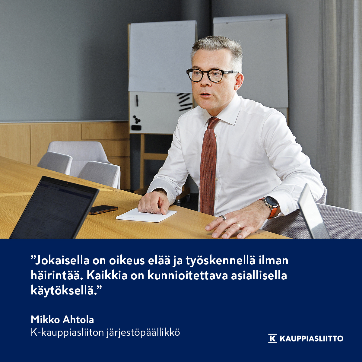 kkauppias's tweet photo. Miten työpaikalla pitää suhtautua häirintään ja mitä sille voidaan tehdä? Mikä saa asiakkaat häiritsemään tai ahdistelemaan työntekijöitä?

K-kauppiasliiton järjestöpäällikkö @ahtolamikko_73 pohtii näitä kysymyksiä blogissaan.
➡ https://t.co/swtdU8cIxd

#kkauppias #kauppa https://t.co/GDF81Zaz7f