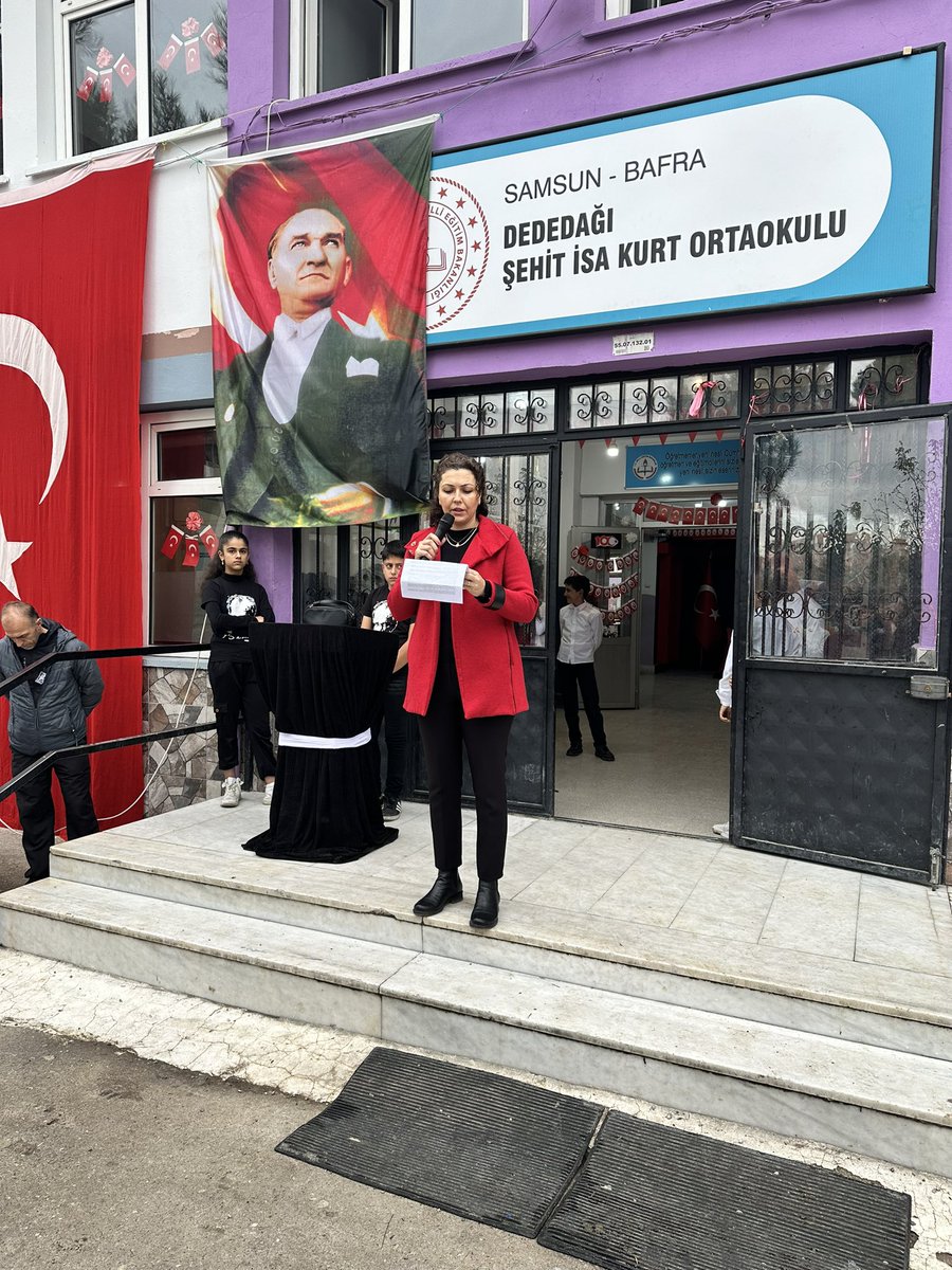 dededagiortaok1's tweet photo. okulumuzda 10 Kasım Atatürk’ü anma programı düzenlendi. Sevgi,saygı ve hürmetle… https://t.co/DvwTYtcdvO