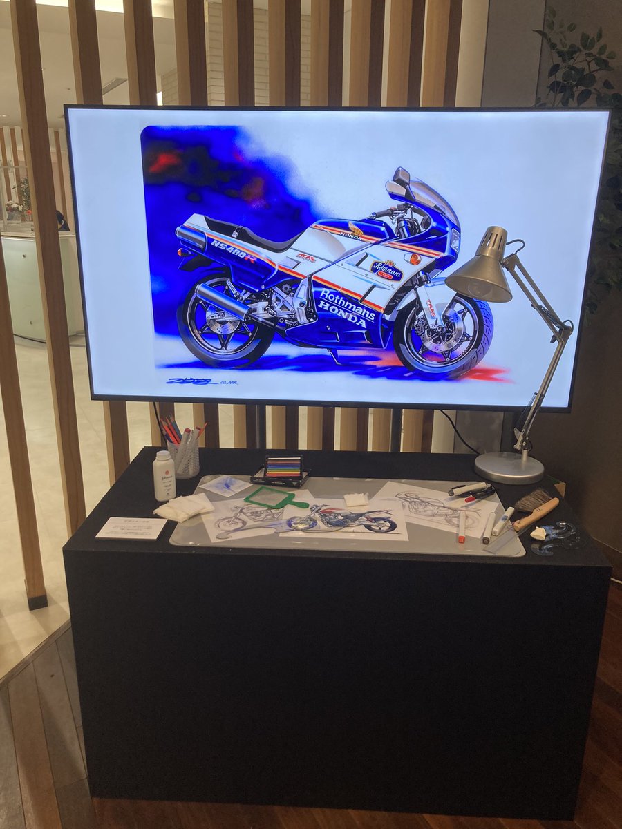 朝研のデザインスケッチ展見てきたぞー。
土日はやっぱり会社閉まってるので平日オンリーとのこと。 