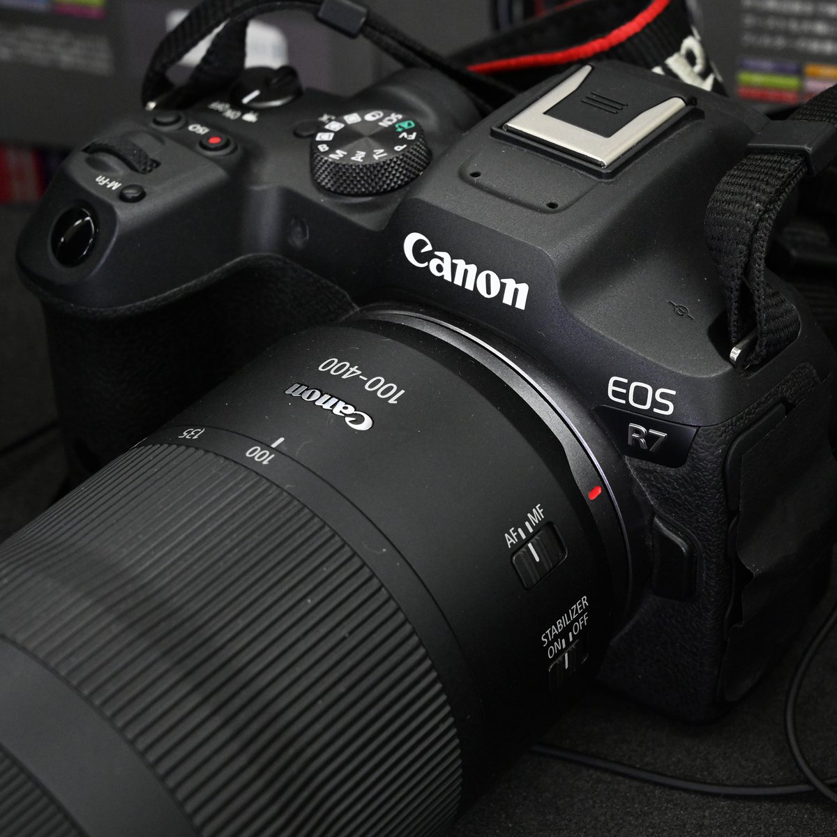 champcamera's tweet image. #EOS_R7 + RF100-400mm by #港北ニュータウン 店
 
かつての定番「7DMarkII+EF100-400L」よりトータル1kg以上も軽いこの組み合わせ。実際に持ってみると換算640ミリ相当とは思えない軽快さです。AFの速度・精度も抜群で、望遠撮影の間口を大きく広げた良タッグです。

champcamera.co.jp/topics/?id=kh_…
