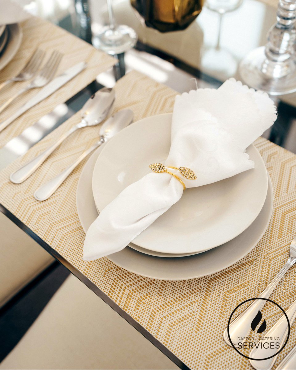 A simple yet elegant table setting for a perfect dinner party. 🍽️🍴 We make your occasion special nomatter the size of attendees. #daffodilcateringservices #TableSetting #DinnerParty #Elegant