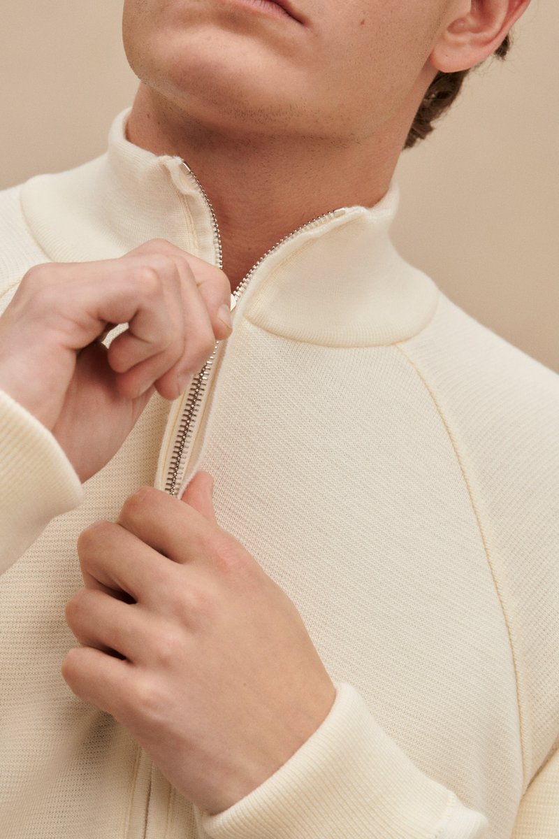 Le_Minor_FR's tweet image. 🇬🇧 Le Minor has teamed up with @OiPolloi to create an exclusive collection, seamlessly merging the expertise of Breton knitwear with the casual sportswear spirit intrinsic to the Manchester shop.