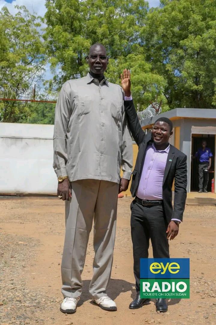 Nuertribe's tweet photo. Meet 41-year-old Nuer man Malith Dak Deng. 7.9 feet, one of the tallest persons in the world today .
Via:@EyeRadioJuba
#nuerpeople
#naath
#neytinnaath https://t.co/agfPT5lK2Q