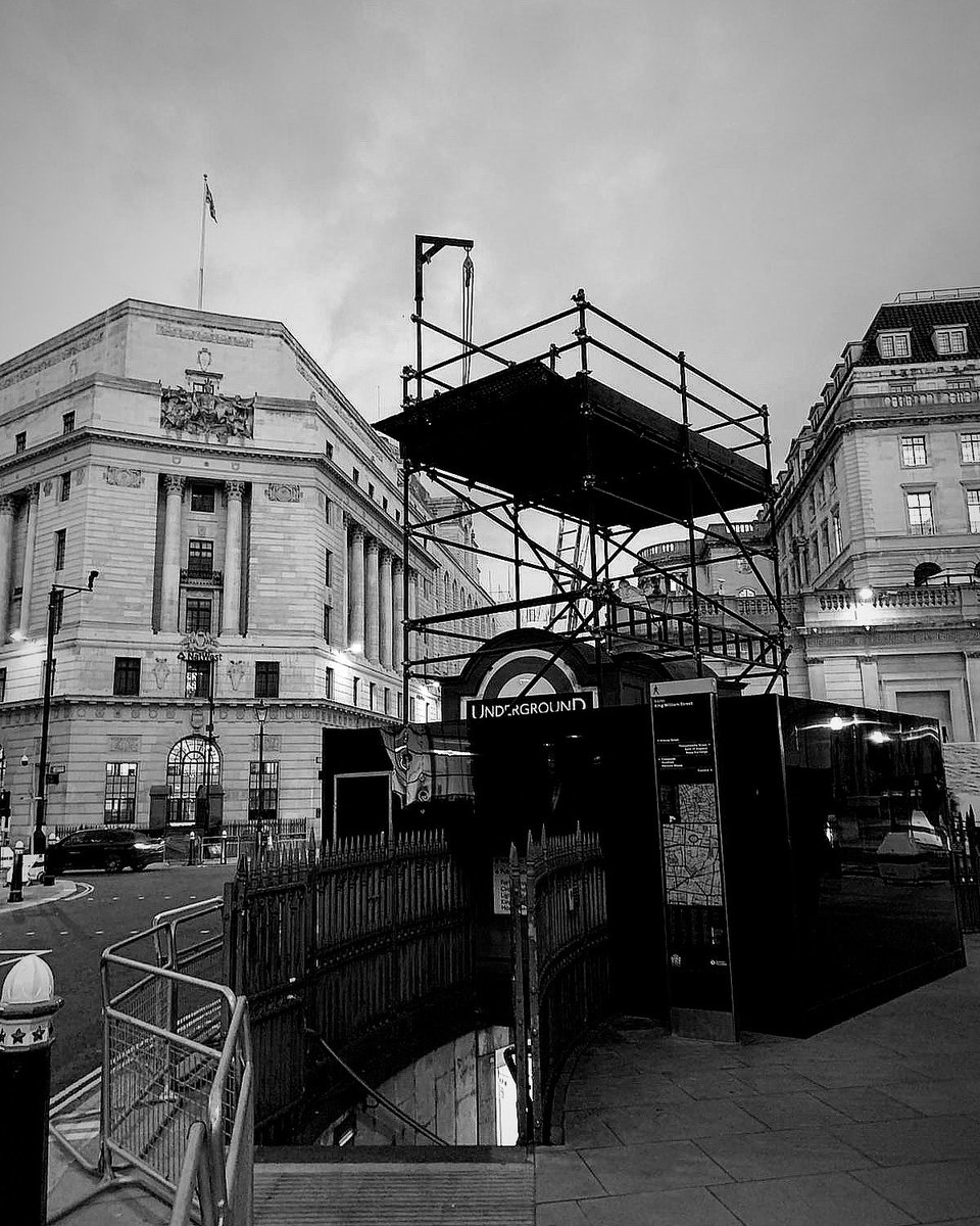 FocusRigging's tweet photo. Overnight rig completed outside Bank Station London last night by the Team.
Working with the BBC once again all in preparation for the Lord Mayor’s Show.
#london #londonatnight #nightwork #bankstation #scaffolding #cladding #hording #structures #design #bbc #teamfocus https://t.co/1sTHbKHjBr