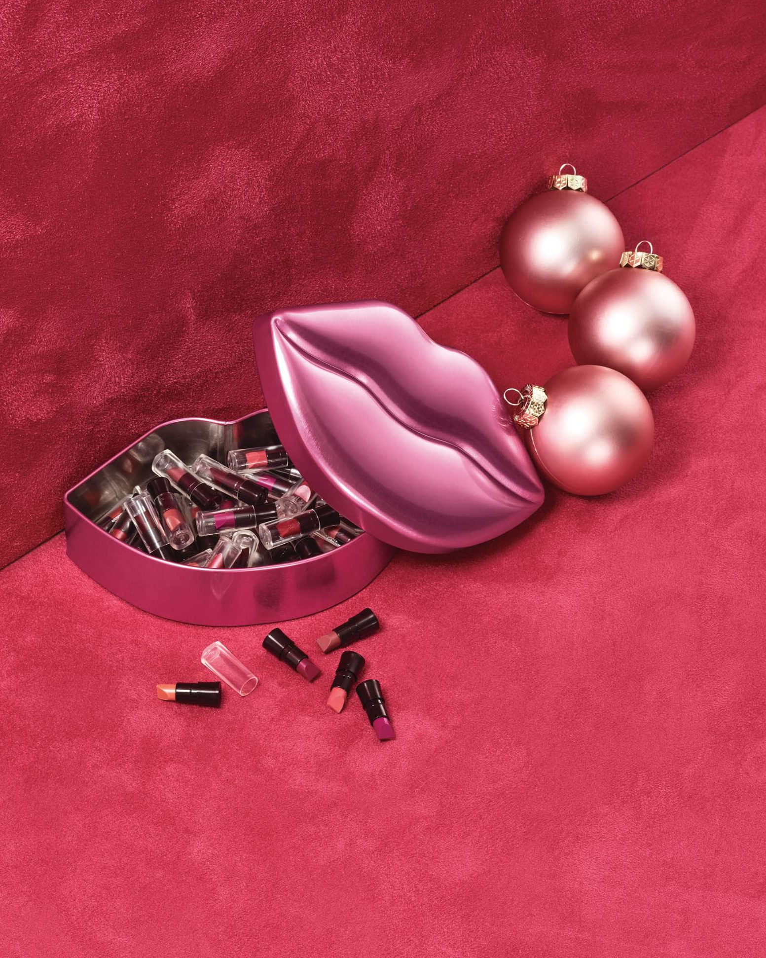 Avon USA on X: 30 of our best-selling fmg Glimmer Satin Lipstick shades in  minis, perfect for on-the-go or stocking stuffers! Shop the fmg Wish for a  Kiss set now. 🎄🎁✨  #