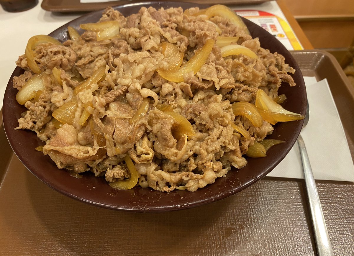 paiotu555's tweet photo. 初キング牛丼を食らうも、足りずにまぐろたたき追加で注文する奴 https://t.co/ikeny4vGsq