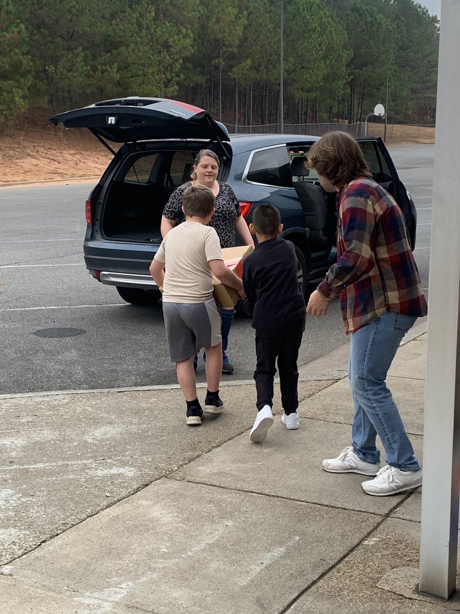 MandyStewartEDU's tweet photo. I have said it before, and I will say it again.  I am so proud of @R_M_Moore_Elem!  Our students collected over 1700 cans to fill the food pantry in Waleska, as well as be donated to Cherokee High School to benefit our entire Warrior Nation!  @Matt_Kimbrell68 @CcsdCares https://t.co/l4b0yH7h42