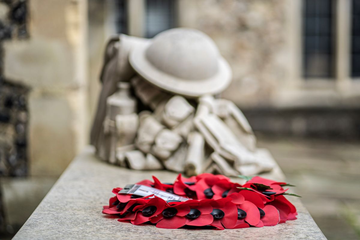 hantsconnect's tweet photo. This morning we held an Act of Remembrance outside The Great Hall in Winchester. County Council Chairman, Councillor Patricia Stallard, laid a wreath to commemorate all those who have fallen in conflict, and to demonstrate our support for Hampshire’s Armed Forces. https://t.co/m9DcCO4BlX