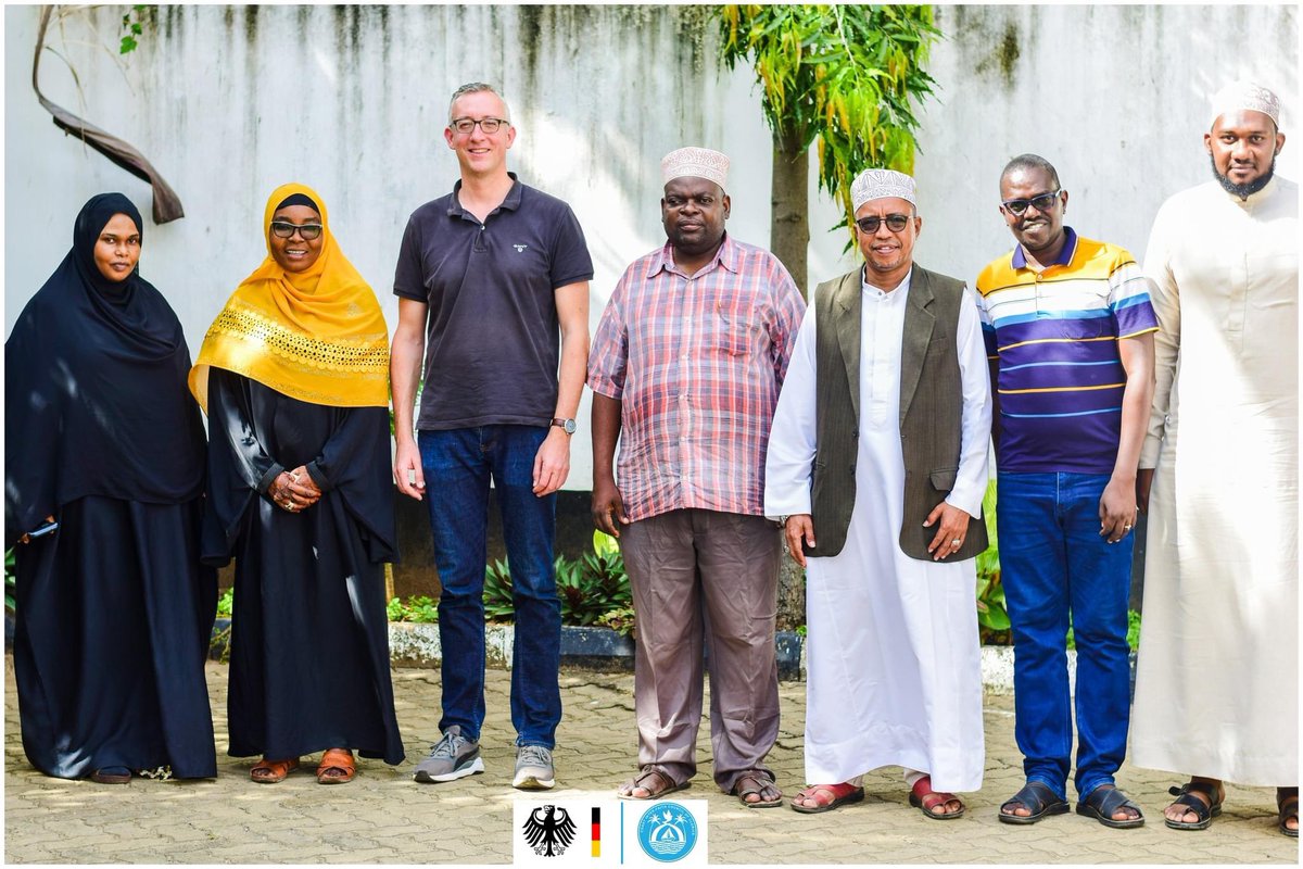 Today, CICC Muslim religious leaders from engaged in a meaningful dialogue with the German Ambassador to Kenya <a href="/Diplo_Jazz/">Amb Sebastian Groth 🇩🇪🇪🇺</a> 

Discussions delved into the current peace and security landscape in Mombasa, exploring its intricate connections to global conflicts. 
1/2