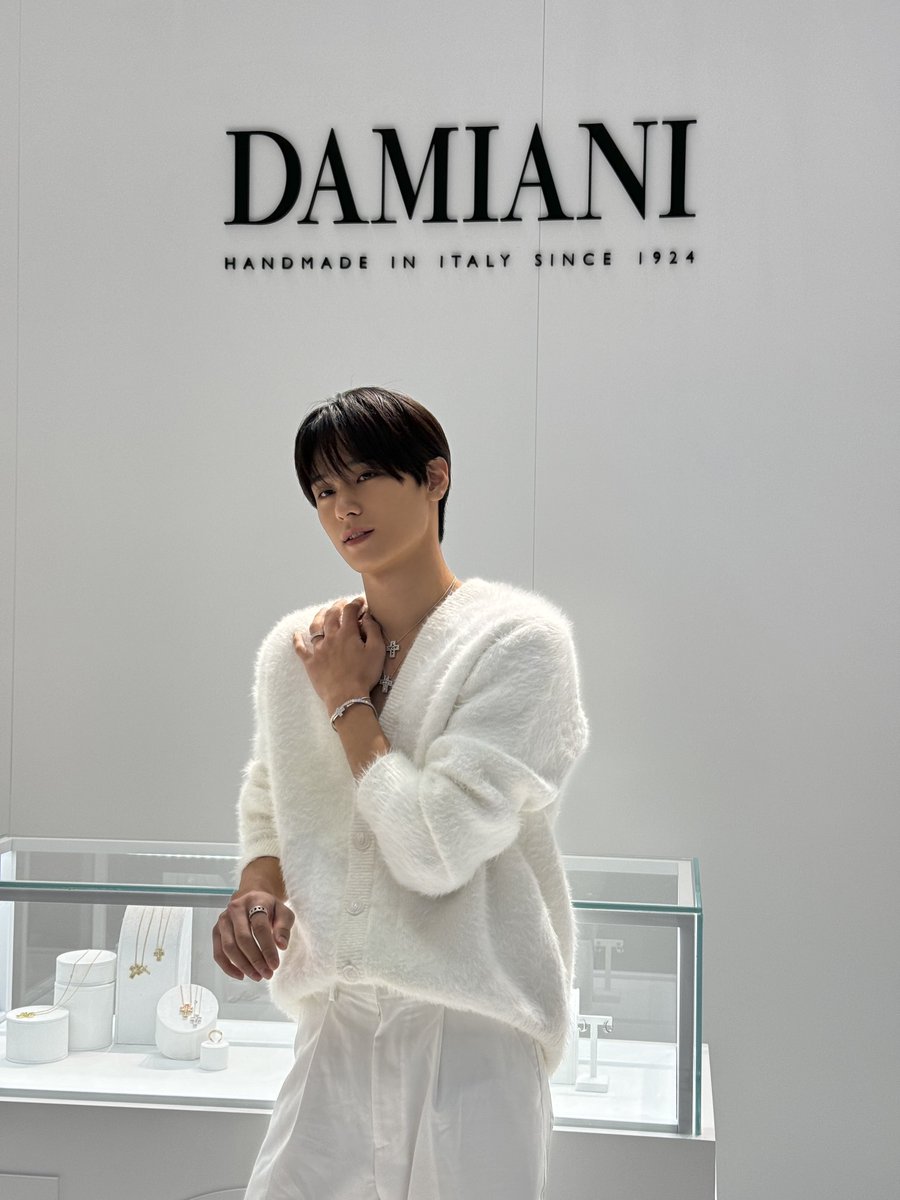 WE_THE_BOYZ's tweet photo. [주연] DAMIANI
#damiani https://t.co/LL7UYOLwaH
