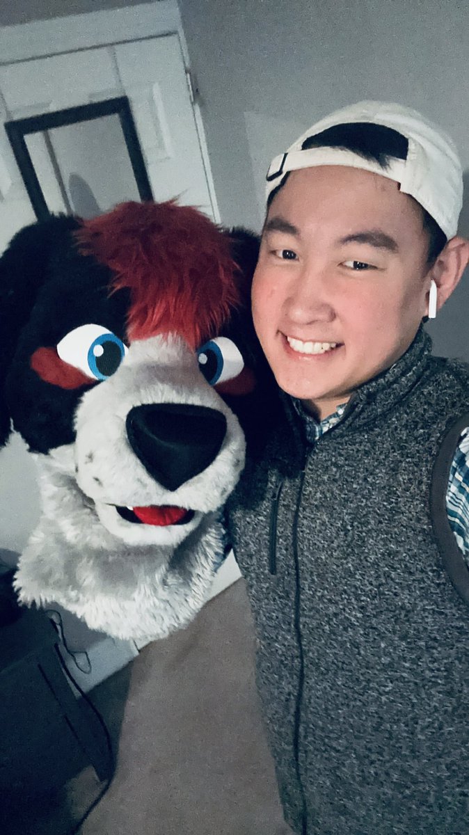 The face behind the gremlin 🐶❤️☺️

#FursuitFriday