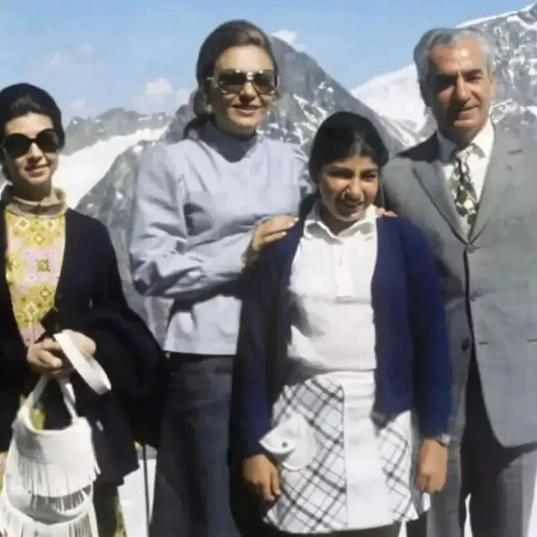 روزی یک تصویر از خاندان پهلوی برای زیباسازی تایم لاین ❤️👑