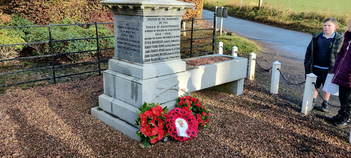 AuchterhousePS's tweet image. We will remember them. 

An honour and a privilege to lay wreaths at Auchterhouse War Memorial on behalf of the school, Auchterhouse Community Council and @AngusCouncil 

#UNCRCArticle29 #UNCRCArticle38
#4capacities @BethCllr