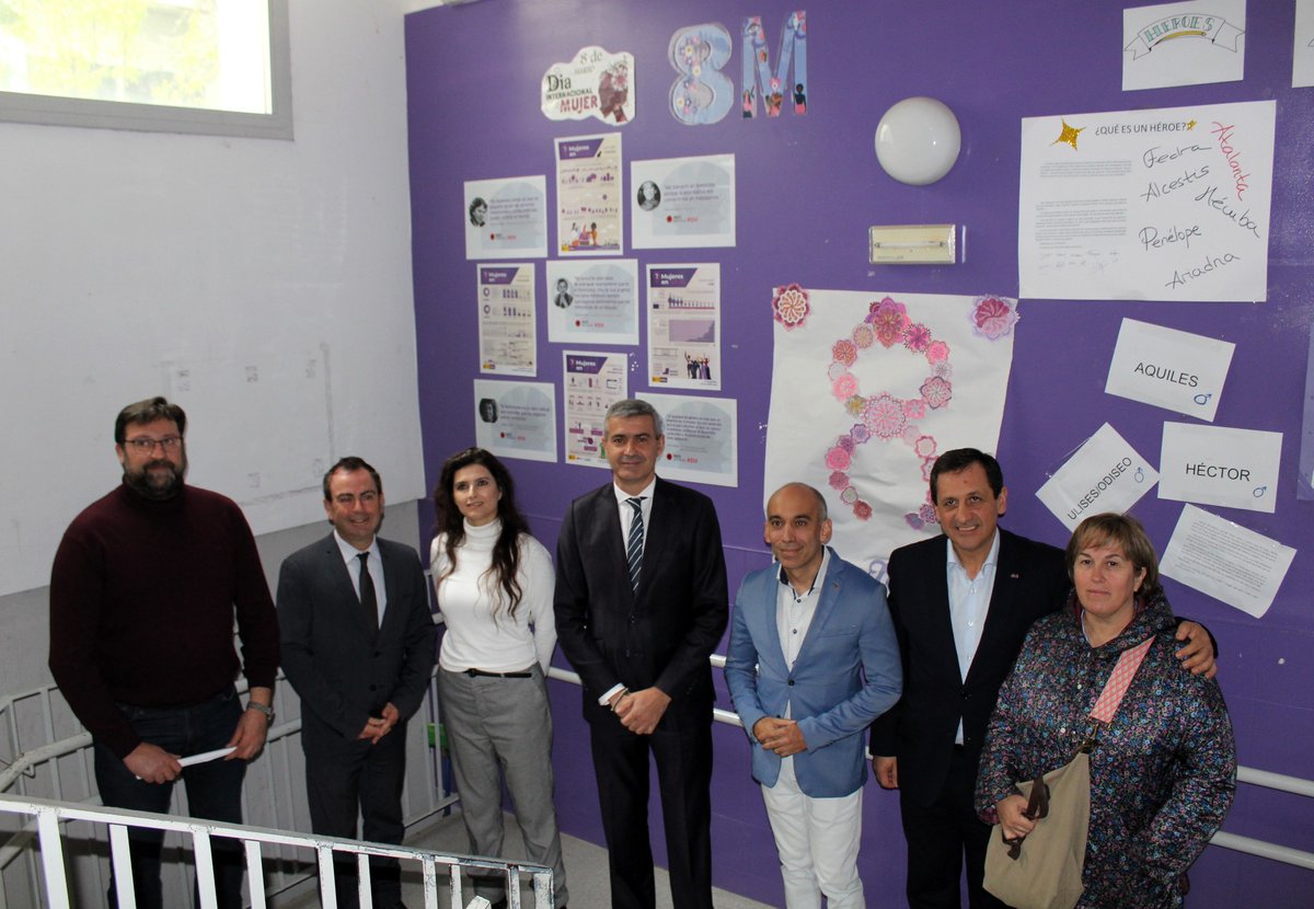 JCCM Toledo (@jccmtoledo) on Twitter photo ✳️ 18 NUEVOS CICLOS DE FORMACIÓN PROFESIONAL en la provincia de TOLEDO
La Formación Profesional es puerta de entrada al mercado laboral para los estudiantes, cuya oferta no ha parado de crecer en los IES de la provincia de Toledo gracias al <a href="/gobjccm/">Gobierno de Castilla-La Mancha</a> ✳️ 18 NUEVOS CICLOS DE FORMACIÓN PROFESIONAL en la provincia de TOLEDO
La Formación Profesional es puerta de entrada al mercado laboral para los estudiantes, cuya oferta no ha parado de crecer en los IES de la provincia de Toledo gracias al <a href="/gobjccm/">Gobierno de Castilla-La Mancha</a>