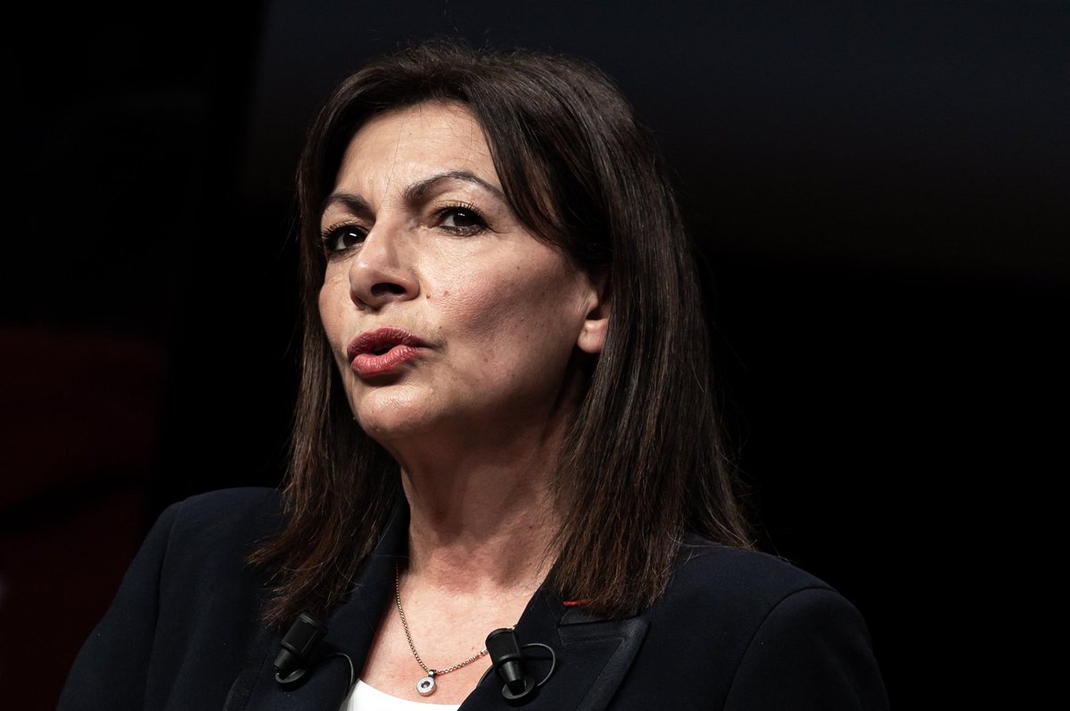 JusquMer's tweet photo. À gauche, la Maire de Paris
À droite, la Commission de Déontologie de la Ville de Paris
#TahitiGate #saccageparis #AnneHidalgo https://t.co/UaXGqAQe7R