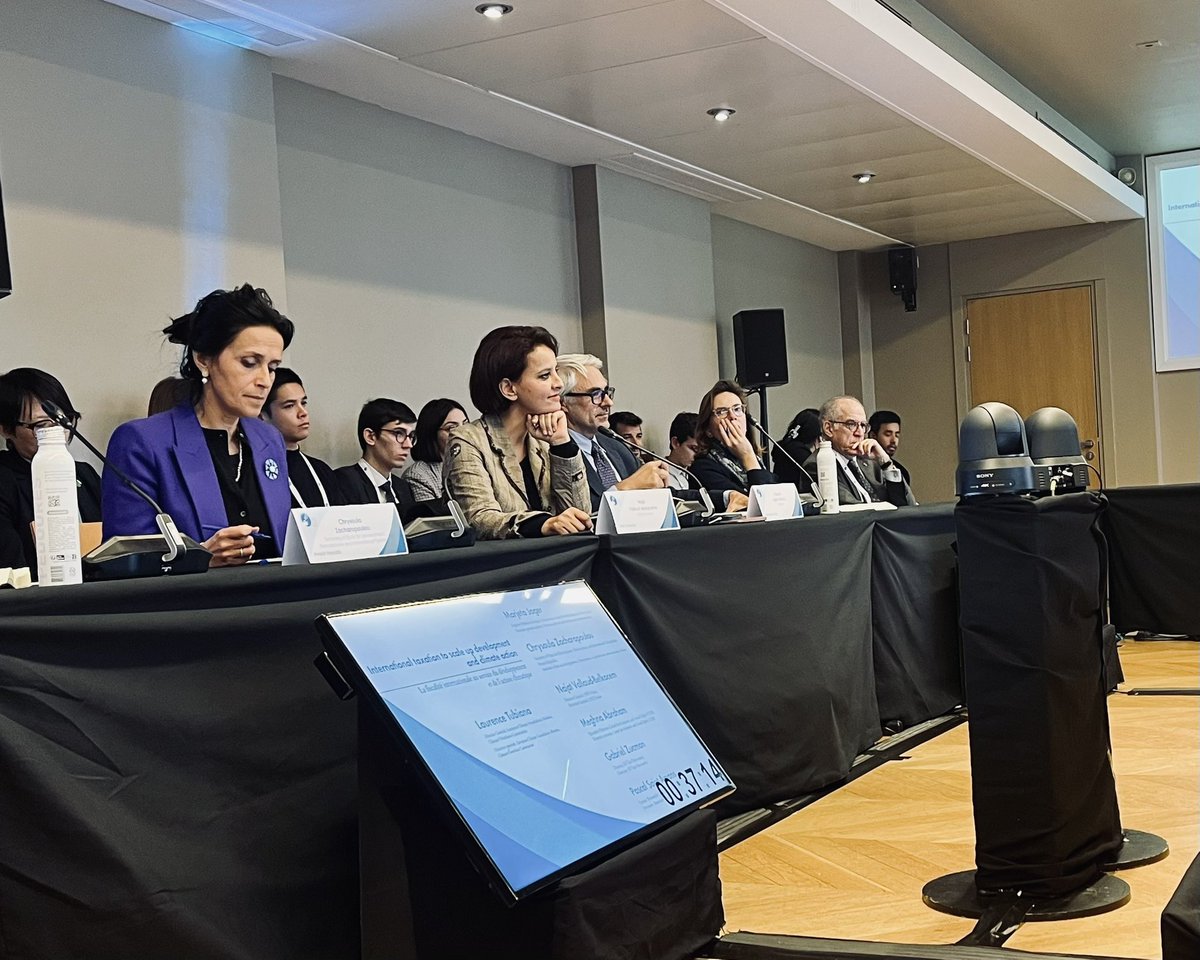 CZacharopoulou's tweet photo. Au coeur du #PacteDeParis : innover en matière de fiscalité pour lutter contre la pauvreté et le changement climatique. Depuis #UNITAID, la 🇫🇷 est pionnière mais nous devons porter cette cause à l'échelle mondiale. Avec le Kenya, nous sommes déterminés à le faire dès la #COP28 ! https://t.co/lZNfrfob04