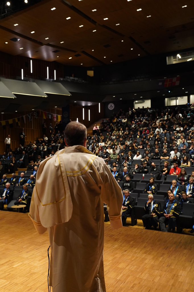 pirireisuni's tweet photo. Dans Kulübü öğrencilerimizin hazırlayıp sunduğu "Lirik Dans Gösterisi" ile tamamlanan törenin sonunda, Sanat Kulübü öğrencilerimizin düzenlediği Atatürk çalışmasıyla birlikte 10 Kasım Atatürk'ü Anma Sergisi ziyaret edildi.

#Atatürk #10Kasım https://t.co/m6p43c2QvY