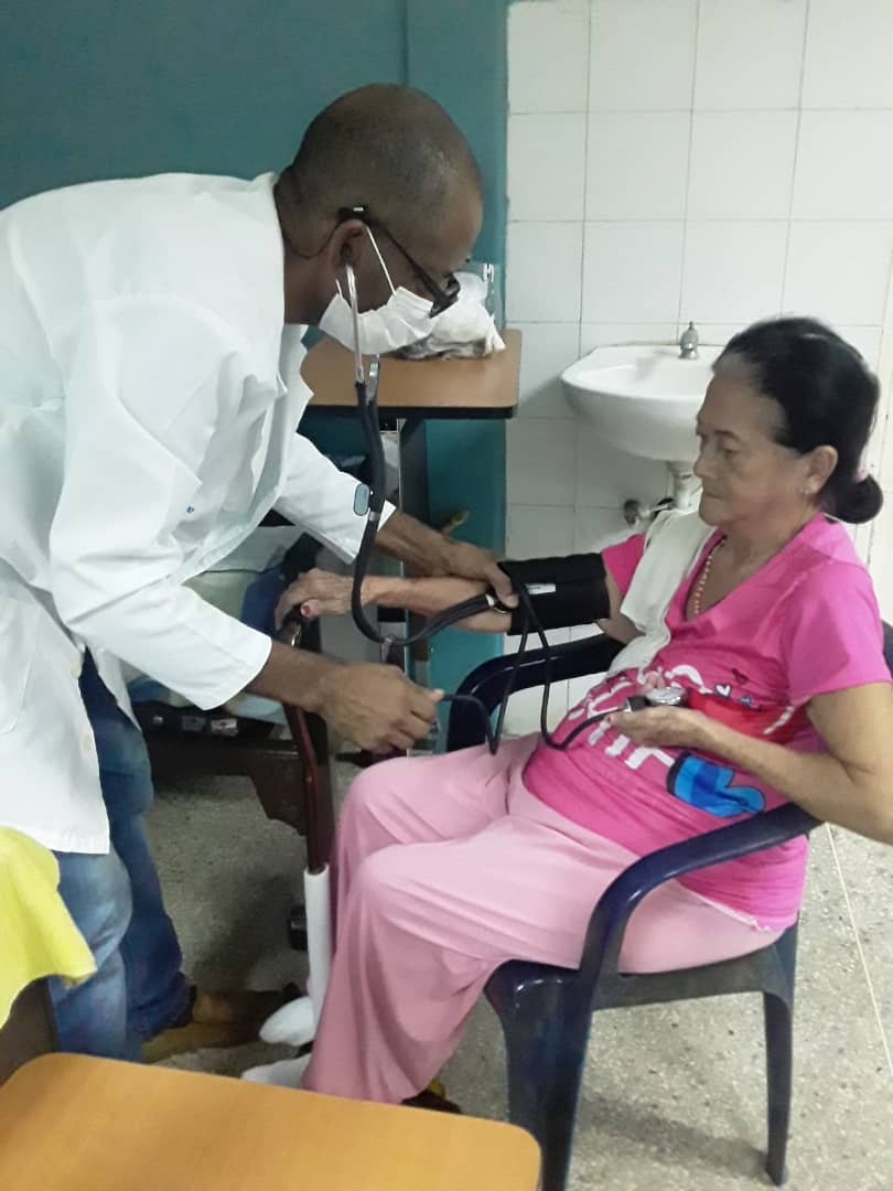 Un médico se convierte en un amigo y un apoyo confiable. La gratitud del pueblo de Bolívar y Chávez es inmensa por todo lo que en materia de salud se ha hecho.

#CubaPorLaVida🇨🇺
#MejorSinBloqueo