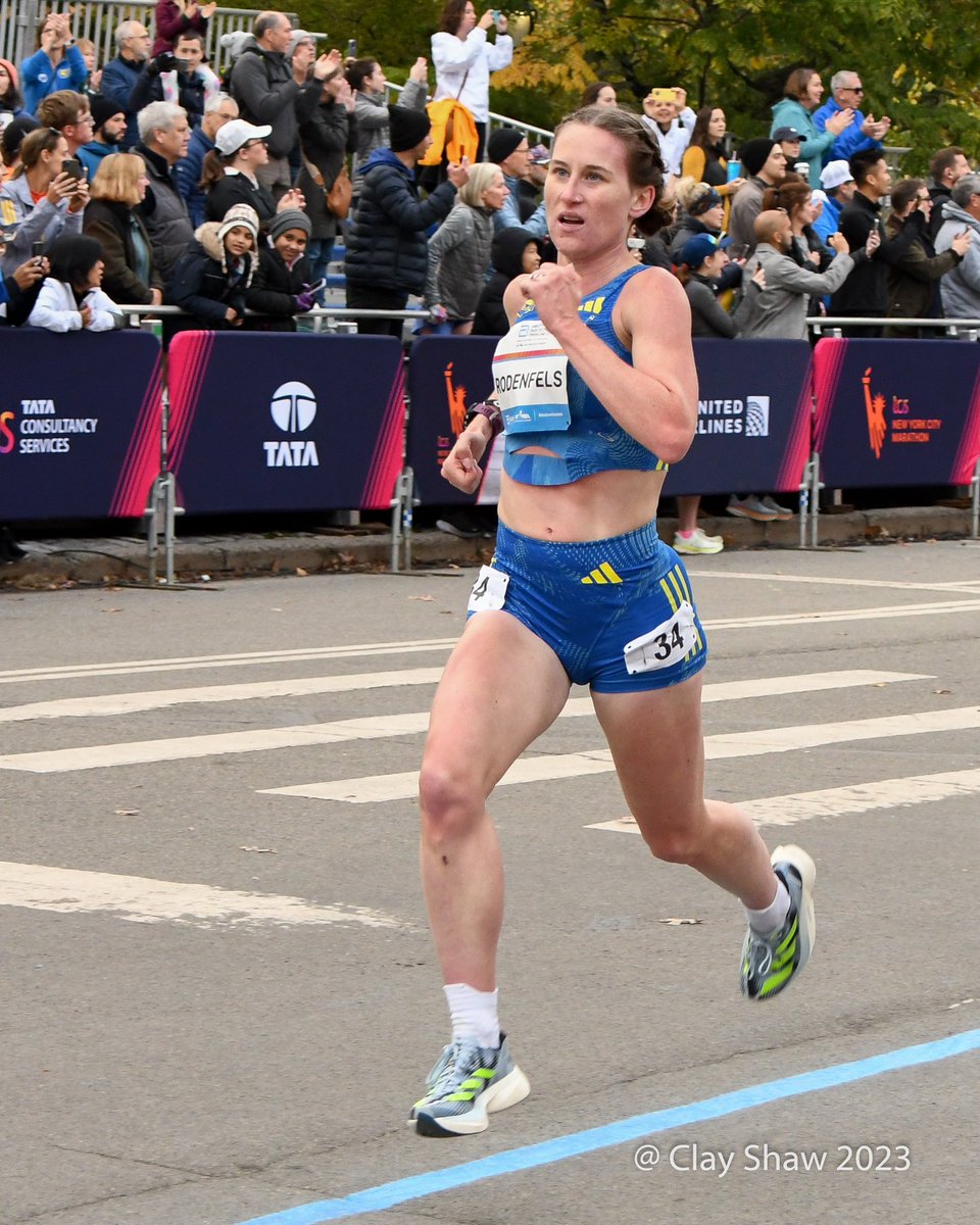 Congrats to @Annie_Rodenfels (27) @teambaa 🥇 #abbottdash5k @nycmarathon USA 5km Road Running Champs 15:22. PB of 15:12 B.A.A. 5K 2023 🥇32:08 Boston 10K Oct ‘23 Married just before NYC. Congrats Annie and Collin! 📷 by @clay50sub4 @kmitchpa